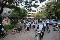 鐡馬踩街報喜訊